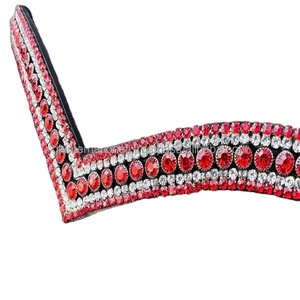 Banda para cejas de caballo de cuero inglés negro o marrón cosida a mano con cristales rojos y transparentes de 5 filas en forma de V en todos los tamaños y diseños personalizados - Product Image 1