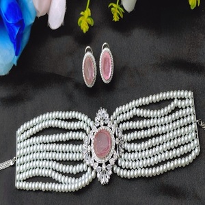 Ensemble collier et boucles d'oreilles en laiton plaqué argent de qualité supérieure, perles imitation zircon, collection pour mariage. - Product Image 3