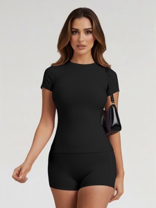 Ensemble de yoga pour femme : haut court uni taille haute et leggings longs sans couture respirants, avec veste zippée - Product Image 1