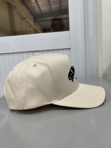 Gorra Snapback de 6 Paneles Bordada con Diseño de Alcohol y Camiones, Unisex, Casual, Ajustable, de Algodón Beige, con Visera Precurvada, Estilo Trucker - Product Image 4