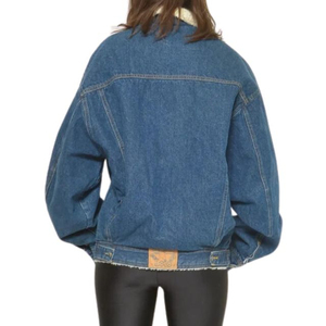 Vestes en jean confortables pour femmes, avec des superpositions élégantes et des détails raffinés, conçues pour une allure soignée. - Product Image 2