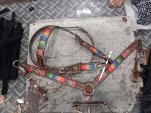 Cheval de Ranch perlé en cuir de vache, étal de tête/bride occidentale avec sculpture à la main, exportateurs indiens au meilleur prix - Product Image 2