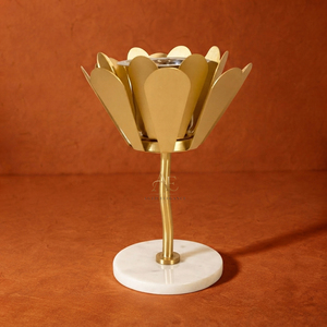Brûleur à Bakhoor élégant en forme de lotus avec pétales métalliques et base en marbre massif, parfait pour la décoration de maison de luxe et les cadeaux festifs - Product Image 1
