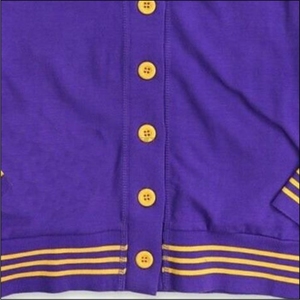 เสื้อคาร์ดิแกนลำลองสำหรับฤดูหนาวสไตล์มหาวิทยาลัย กำลังเป็นที่นิยม  แบบถักคอวีสำหรับผู้ชาย  ตกแต่งด้วยลายปะติดแบบลูกไม้  ระบายอากาศได้ดี  ติดกระดุมเม็ดเดียว - Product Image 6