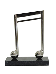 Escultura Musical Moderna de Aluminio Pulido con Nota Sextavada sobre Base de Mármol Negro - Trofeo Decorativo Contemporáneo con Clave de Sol - Product Image 2