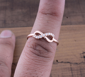 Anillo de Flor en Oro Rosa, Anillo Delicado con Rosa, Anillo de Compromiso Floral, Joyería Inspirada en la Naturaleza, Regalo de Aniversario para Él - Product Image 5