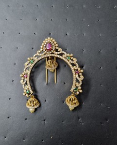 Pince à cheveux traditionnelle de style temple, broche pour chignon avec pendentifs Jhumka, coiffe de mariée indienne, accessoire de cheveux ethnique, vente en gros - Product Image 6