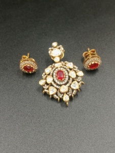 Juego de Colgantes Chapados en Oro Vintage de Amaira Jewels, Diseño de Flor con Corte de Pera Doble en Rojo, Joyería de Boda para Mujer SM-860, Chapado en Oro sobre Plata - Product Image 5