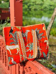 Bolso de mano acolchado de algodón hecho a mano con estampado animal, de gran capacidad, para compras, viajes, reutilizable y ecológico. - Product Image 4