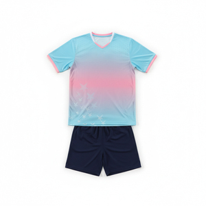 ชุดฟุตบอลแบบกำหนดเอง เสื้อและกางเกงขาสั้นผ้าโพลีเอสเตอร์ 100% ระบายอากาศได้ดี พร้อมหมายเลขและชื่อพิมพ์ - Product Image 1