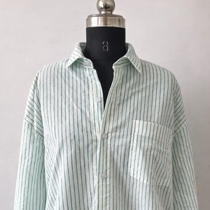 Camisa de algodón a rayas con estampado a mano |   Camisa Verde y Blanca con Botones |   Camisa Unisex Hecha a Mano por Artesanos |   Top de Moda Sostenible - Product Image 5