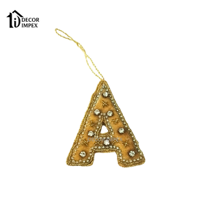 Ornement de Noël suspendu en velours doré perlé de luxe avec alphabet, idéal pour offrir – Collection artisanale 2026 pour la maison - Product Image 2