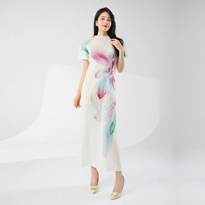 Robe pour femmes de haute qualité, à la mode, à imprimé floral, plissée, mi-longue, décontractée, style estival, manches courtes, vente chaude - Product Image 2