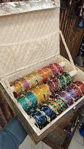 กล่องคอมโบคุณภาพพรีเมียมประกอบด้วยกำไลแก้วสวยงามพร้อมกำไลแบบแคชเมียร์ กล่องคอมโบขายดี เหมาะสำหรับทุกโอกาส - Product Image 2