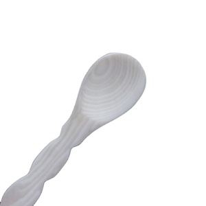 Cuchara de nácar clásica ecológica de primera calidad para un ambiente gastronómico refinado - Product Image 2