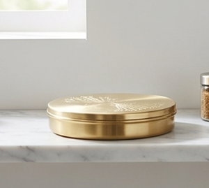 Boîte à épices ronde décorative en laiton avec couvercle à motif paon et cinq compartiments intérieurs pour le rangement en cuisine - Product Image 4