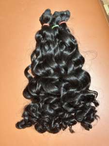 Extensiones de Cabello Virgen Indio 100% Natural, Ondas Suaves y Elásticas, Cutículas Alineadas Sin Procesar, Alta Calidad: no es un modelo permanente - Product Image 5