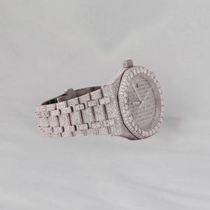 Reloj de Pulsera de Lujo de Calidad Superior, Esfera Redonda, Correa Plateada con Diamantes, Diseño Analógico de Cuarzo con Elegantes Detalles de Moissanita - Product Image 2