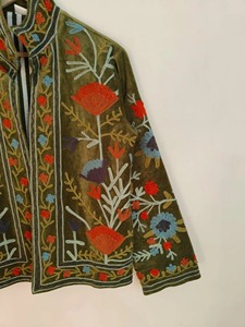 Veste en velours brodée de fleurs bohèmes vertes, col mandarin, manches trois quarts, veste décontractée courte, vêtements d'automne pour adultes - Product Image 3