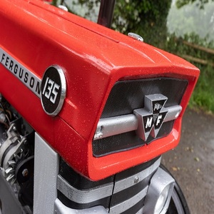 Componentes Centrales del Motor del Tractor Agrícola Massey Ferguson MF135 4WD de Alta Potencia 60HP - Rodamientos y Engranajes Disponibles - Product Image 1