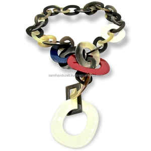 Collar de cuerno largo de estilo Vintage para mujer con forma de placa de cuerno de buey Color ámbar de concha de tortuga al por mayor para ocasiones de fiesta - Product Image 1