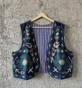 Chaleco de Terciopelo Tradicional Hecho a Mano, Chaqueta sin Mangas con Bordado Floral Rajastaní, Chaleco Étnico de Primera Calidad - Product Image 2