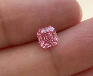 ผู้ผลิตเพชรเลี้ยงในห้องปฏิบัติการ 1 กะรัต ทรง Asscher สีชมพูแฟนซี VS2 รับรองโดย IGI แบบ CVD 3EX คุณภาพการเจียระไนเยี่ยม สำหรับผู้ค้าและผู้นำเข้าเพชร - Product Image 5