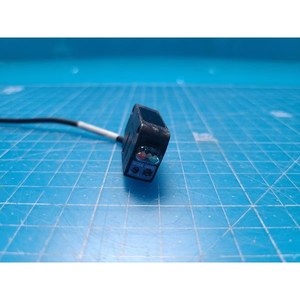 Sensor Fotoeléctrico KEYENCE PZ2-61, Receptor Usado Como Está, Piezas de Equipos Semiconductores de Época - Product Image 4