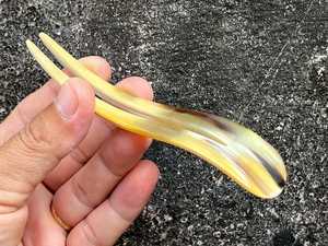 Pinza para el pelo de cuerno natural hecha a mano, ecológica, única, con temática de ángel, accesorio tradicional para el cabello, elegante regalo de moda para - Product Image 1