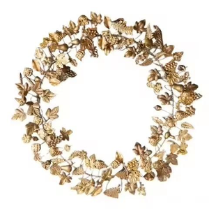 Couronne en métal rustique faite à la main avec des détails botaniques décoratifs pour la décoration de la véranda, du jardin, de la porte et de la porte d'entrée - Product Image 6