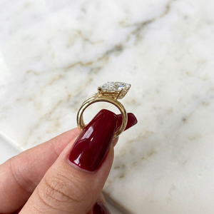 Bague de fiançailles en or jaune 14 carats avec diamant de laboratoire taille marquise, style classique pour femme - Product Image 6