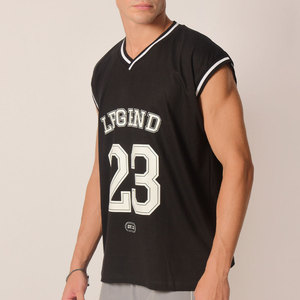 Camiseta sin Mangas Legend 23 para Hombre, Cuello en V, Estilo Deportivo, Negro, con Detalles en Contraste, Diseño Estampado, Corte Regular - Product Image 3