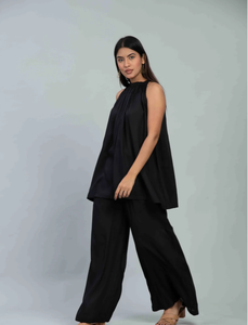 ชุดเซ็ตคอร์ดเน็คสีดำแบบผูกคอ - Product Image 1
