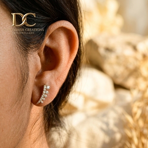 Boucles d'oreilles clous élégantes ethniques en or jaune massif 14 carats avec diamant de laboratoire certifié IGI pour femme, taille brillant rond, bijoux personnalisés - Product Image 4
