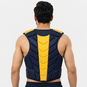 Protège-poitrine Premium, équipement de protection athlétique, matériau souple et durable, design léger et confortable pour le sport - Product Image 6