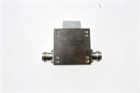 Isolateur coaxial large bande série GGTN5258 / Fabricant de composants RF / Isolateur amplificateur de puissance à faible perte d'insertion / Isolateur RF