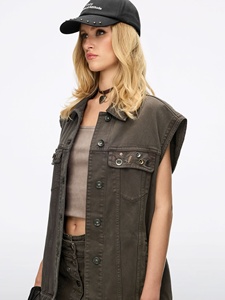 Veste en jean décontractée pour femmes pour l'été, finition cirée avec décoration boutonnée - Product Image 6
