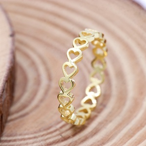 Bague Éternité Cœur Ouvert en Argent Sterling 925 Plaqué Or Jaune, Vente en Gros, Memoria Jewels - Product Image 1
