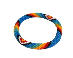 Bracelet fantaisie brodé de perles, style artisanal signature, nouveau modèle. Luxueux et multicolore. Les dernières tendances en matière de montres élégantes. - Product Image 1