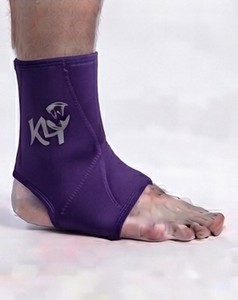 ที่รัดข้อเท้า K4 สีม่วง ทำจากนีโอพรีน ระบายอากาศได้ดี สวมใส่ง่าย เหมาะสำหรับทุกเพศ ช่วยพยุงข้อเท้า ป้องกันข้อเท้าเสียทรง ใช้ได้กับกีฬาและฟิตเนส - Product Image 6