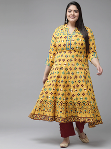 Kurti Anarkali jaune en rayonne imprimée Patola avec col mandarin et manches trois quarts pour femmes grandes tailles - Product Image 1