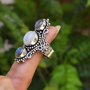 Bague à trois pierres en pierre de lune, argent sterling 925, sertissage clos, bijoux de fiançailles - Product Image 3