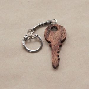 Porte-clés en bois naturel avec logo d'entreprise personnalisé pour cadeaux d'hôtel, branding de complexe hôtelier et événements - Product Image 5