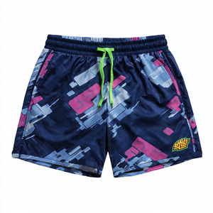 Shorts de sport 100 % polyester pour hommes, shorts de football, shorts de course personnalisés par sublimation pour hommes, shorts de gym pour hommes - Product Image 3