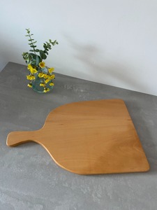 Tabla de cortar de madera con asa, tabla de servir de madera natural maciza con acabado pulido liso para preparación de alimentos y servicio en la cocina - Product Image 6