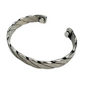 Bracelet manchette ajustable pour femme en fil torsadé tressé, en métal plaqué argent, tendance, sans nickel, inaltérable, taille unique, bijou pour elle - Product Image 1