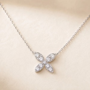 Collier pendentif de luxe minimaliste pour femme en or blanc 9K avec diamant de laboratoire taille brillant 0,054 carats Roy Diamond, délicat - Product Image 2