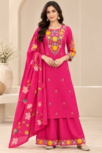 Añade un Toque Casual, Transpirable y Elegante a tu Guardarropa Étnico: Esta Impresionante Prenda de Mujer en Color Rosa, Bordada en Algodón/Fibra de Bambú - Product Image 1