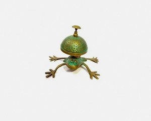 Campana de Escritorio Vintage de Latón con Forma de Rana, Decoración Antigua Pulida para Recepción de Escritorio - Product Image 4