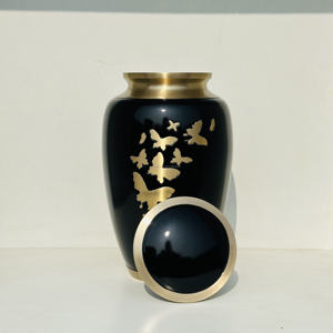 Urnes funéraires en laiton personnalisées en gros pour les cendres humaines et adultes, urnes funéraires en laiton gravées de papillons de haute qualité - Product Image 2